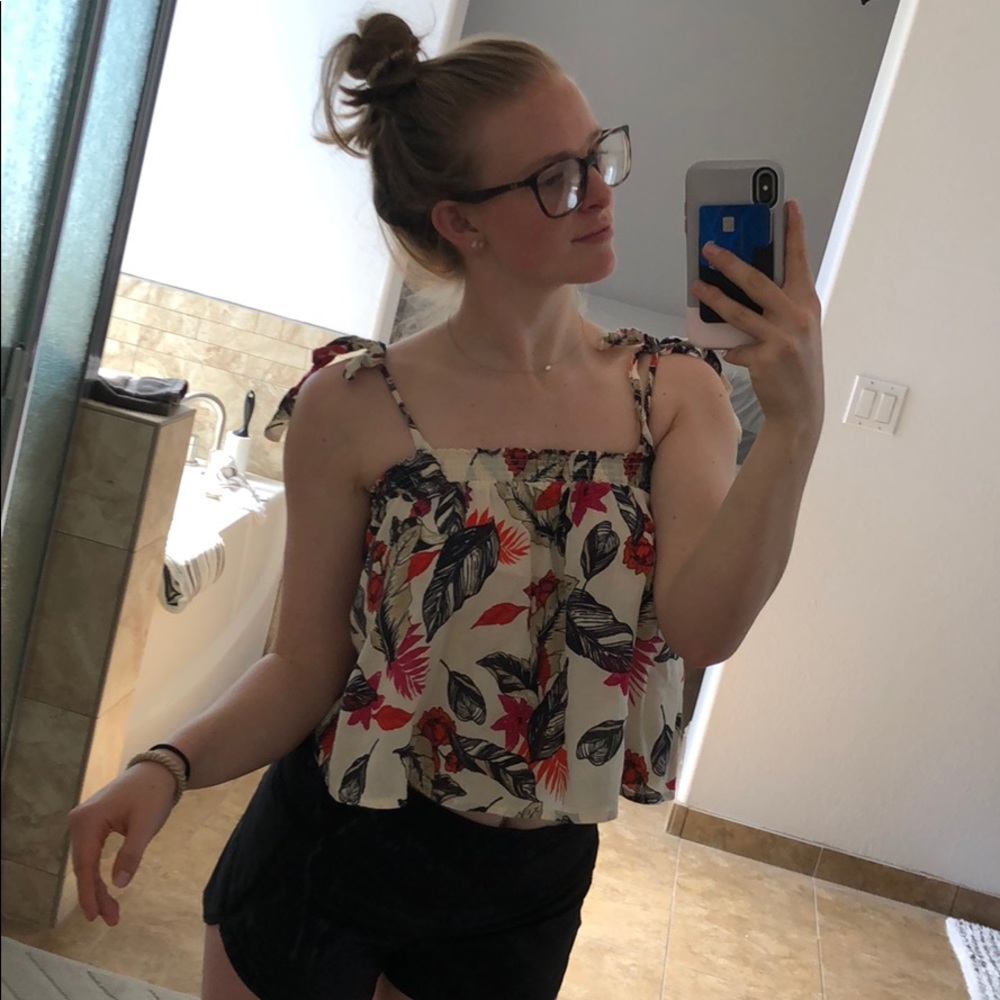 Flowery and flowy tank